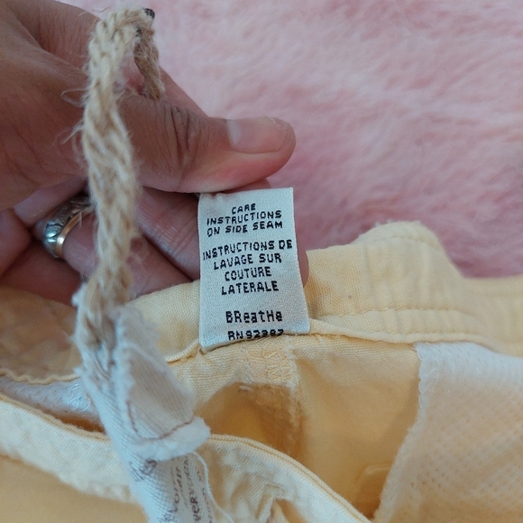 Prana Breathe Yellow Hiking Cargo Capri Pant Size Large - Picture 9 of 13